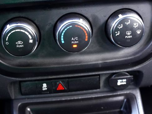 Used 2015 Jeep Compass Sport image 21