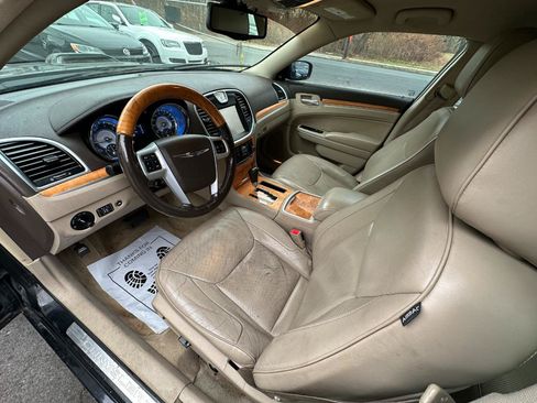 Used 2014 Chrysler 300 C RWD image 29