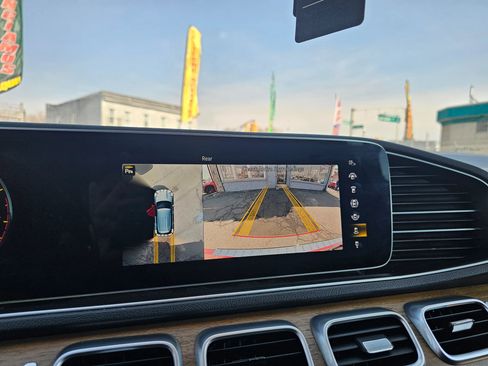 Used 2021 Mercedes-Benz GLE 350 4MATIC w/ Premium Package image 26