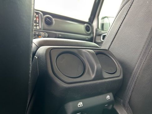 Used 2022 Jeep Gladiator Sport image 40