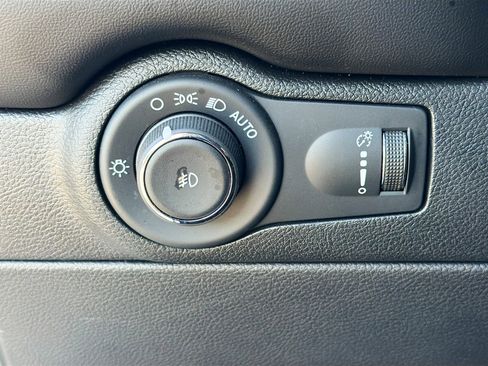Used 2023 Dodge Durango R/T RWD image 37