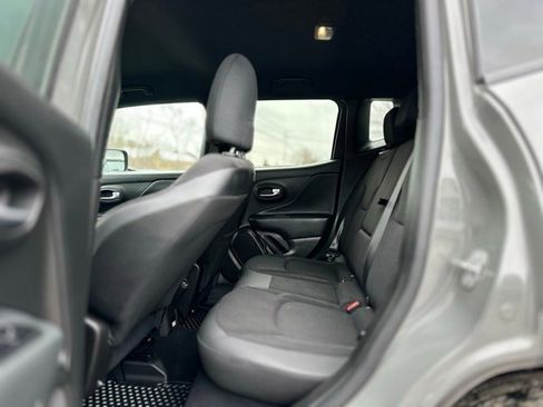 Used 2022 Jeep Renegade Altitude w/ Convenience Group image 19