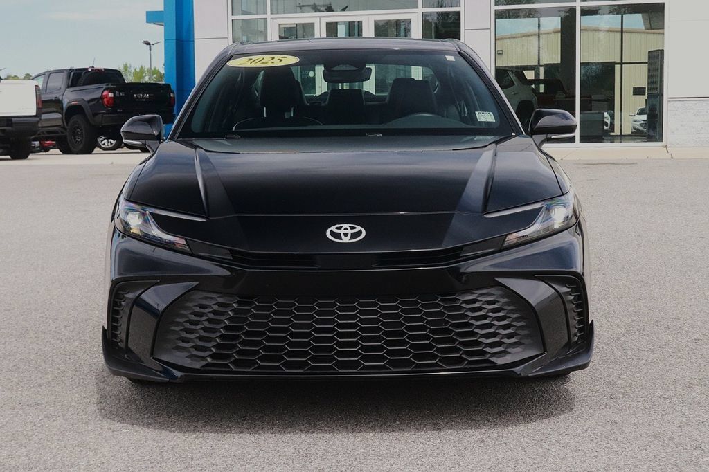 Used 2025 Toyota Camry SE FWD image 2