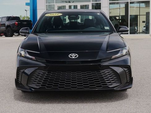 Used 2025 Toyota Camry SE image 2