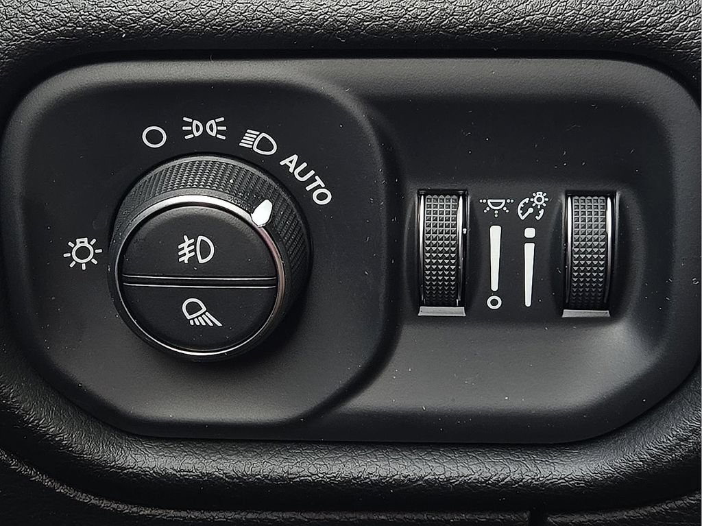 Used 2023 RAM 1500 Laramie AWD/4WD image 17