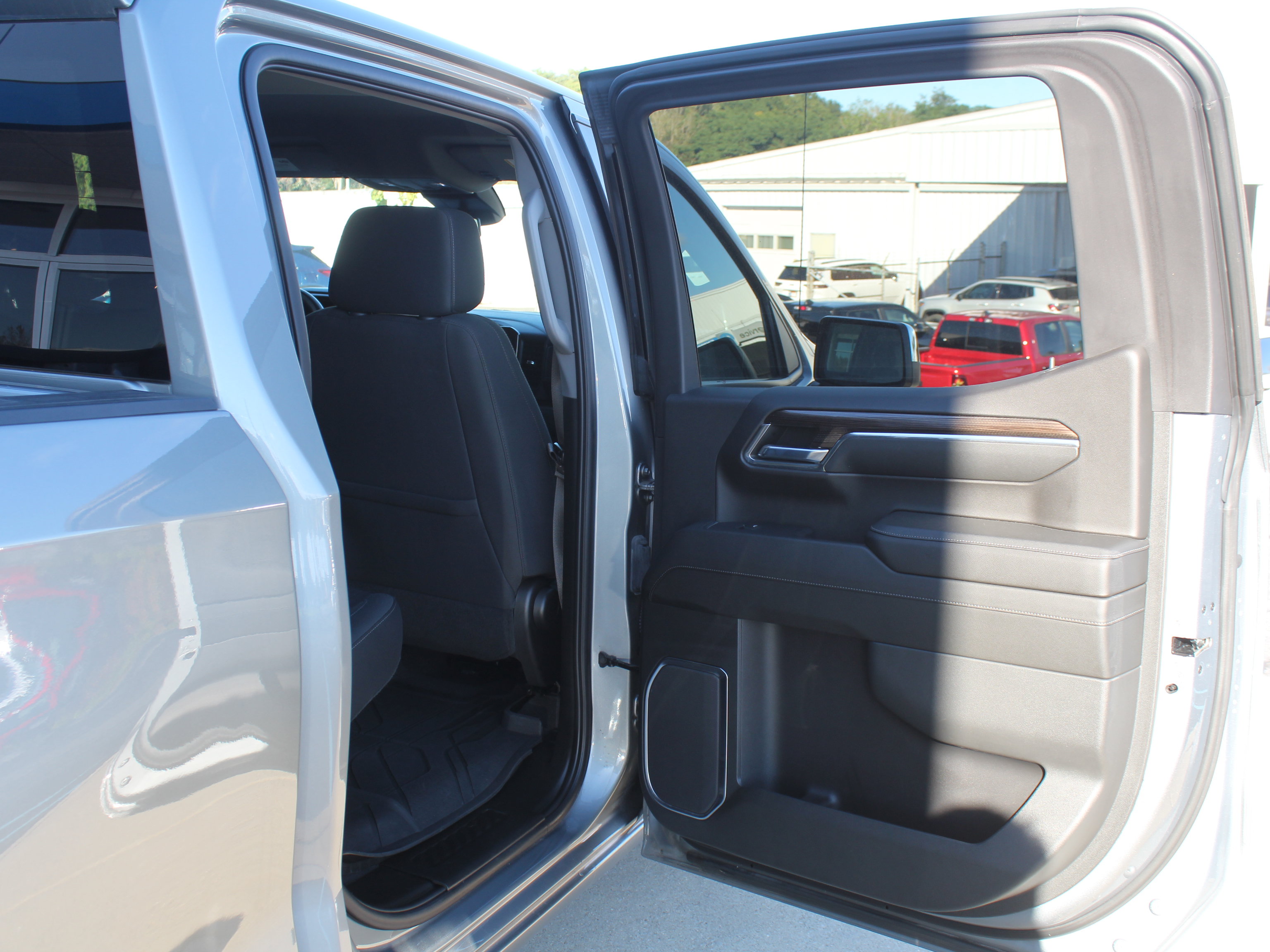 Used 2023 Chevrolet Silverado 1500 LT AWD/4WD image 23