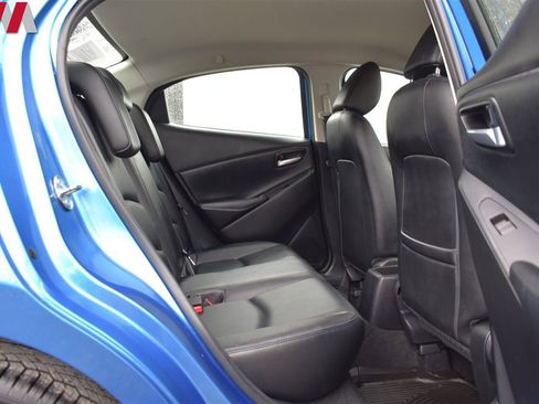 Used 2019 Toyota Yaris XLE image 25