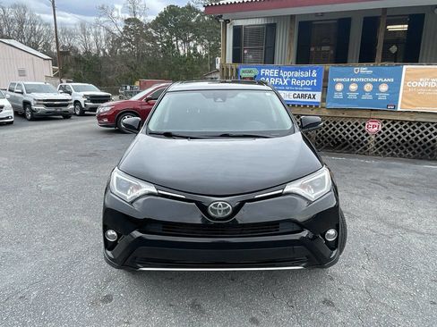 Used 2018 Toyota RAV4 XLE image 3