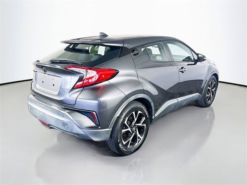 Used 2018 Toyota C-HR XLE image 7