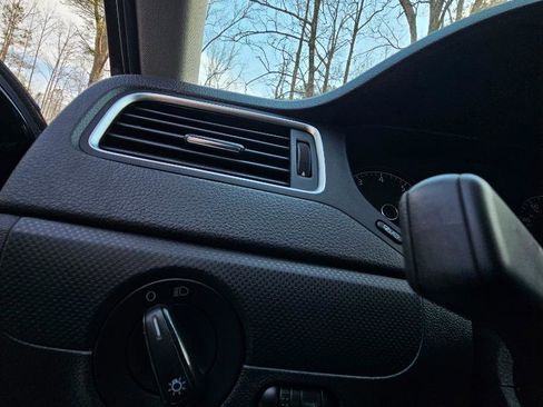 Used 2014 Volkswagen Jetta S image 19