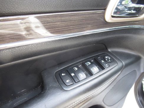 Used 2015 Jeep Grand Cherokee Overland w/ Advanced Technology Group AWD/4WD image 14