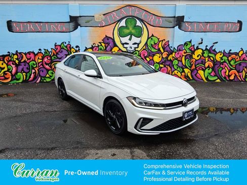 Certified 2025 Volkswagen Jetta SE w/ Sunroof Package image 1