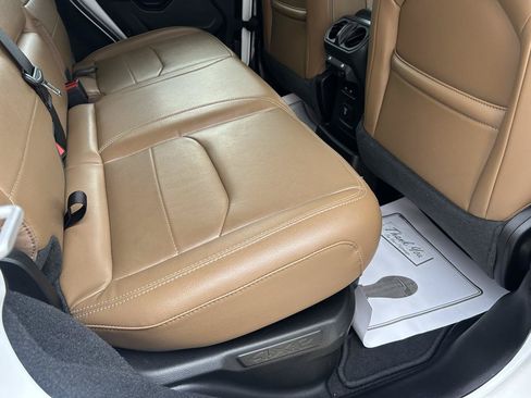 Used 2022 Jeep Wrangler Unlimited Sahara w/ Cold Weather Group AWD/4WD image 11