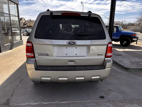 Used 2010 Ford Escape XLT image 7