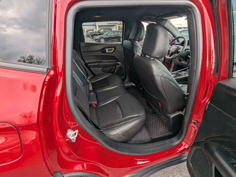 Used 2025 Jeep Compass Trailhawk AWD/4WD image 29