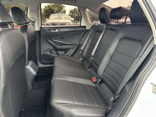 Used 2024 Volkswagen Jetta SE FWD image 15