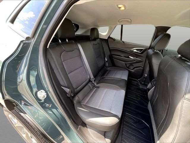 Used 2025 Chevrolet Trax LT w/ LT Convenience Package FWD image 26