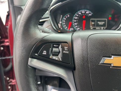 Used 2022 Chevrolet Trax LT w/ LT Convenience Package image 22