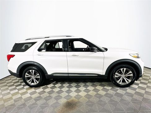 Used 2020 Ford Explorer Platinum w/ Premium Technology Package image 2