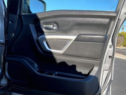 Used 2021 Nissan Titan SV w/ SV Convenience Package image 23