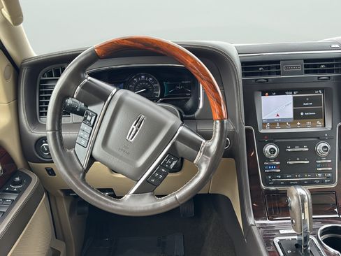 Used 2017 Lincoln Navigator Reserve AWD/4WD image 16