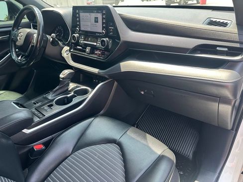 Used 2021 Toyota Highlander XSE FWD image 34