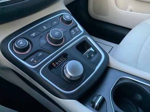 Used 2016 Chrysler 200 Limited FWD image 15