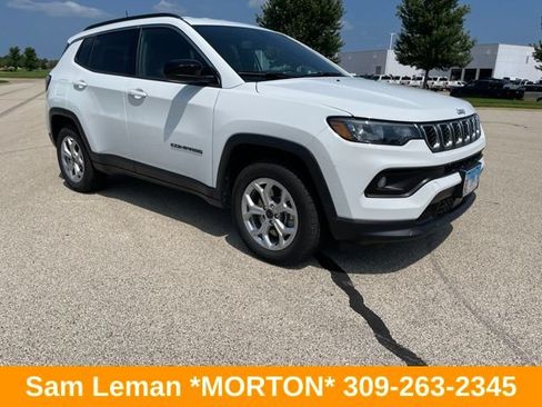 Used 2025 Jeep Compass Latitude AWD/4WD image 6
