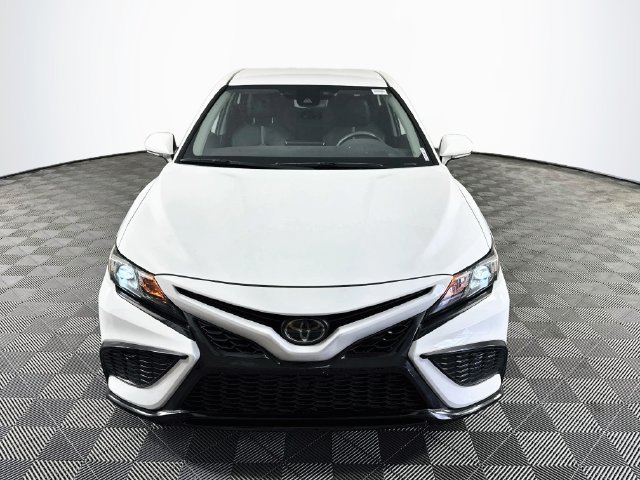 Used 2023 Toyota Camry SE FWD image 2