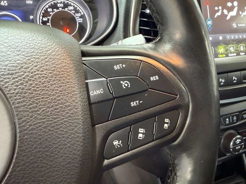 Used 2021 Jeep Cherokee Trailhawk AWD/4WD image 24