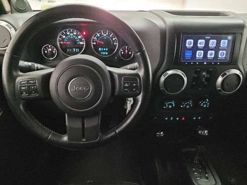 Used 2014 Jeep Wrangler Unlimited Sahara w/ Connectivity Group AWD/4WD image 22