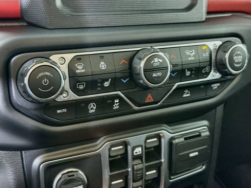 Used 2020 Jeep Gladiator Rubicon w/ LED Lighting Group AWD/4WD image 7