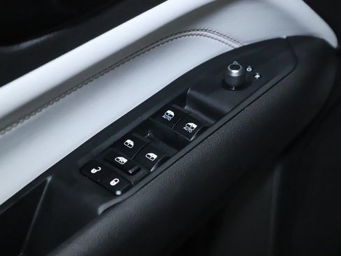 Used 2025 Jeep Compass Limited AWD/4WD image 16