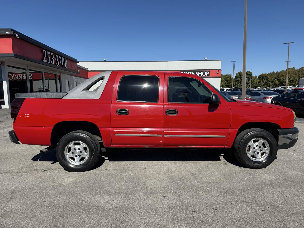 Used 2004 Chevrolet Avalanche 2WD image 2