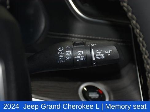 Used 2024 Jeep Grand Cherokee L Limited w/ Luxury Tech Group II image 12