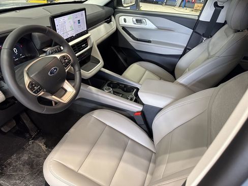 New 2026 Ford Explorer Active w/ Active Comfort Package AWD/4WD image 16