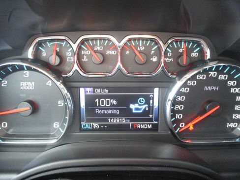 Used 2016 Chevrolet Suburban LT RWD image 17