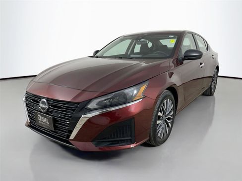 Used 2024 Nissan Altima 2.5 SV FWD image 4