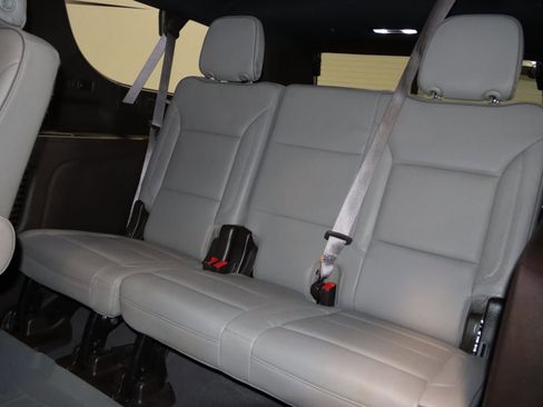 Used 2023 GMC Yukon XL SLT w/ SLT Premium Package AWD/4WD image 17