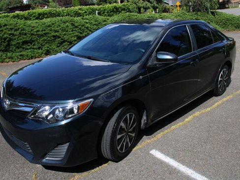 Used 2014 Toyota Camry LE FWD image 1