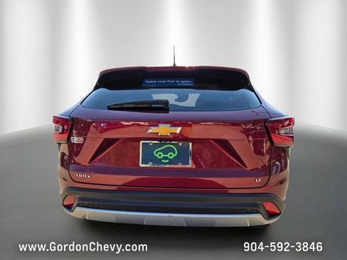 Certified 2025 Chevrolet Trax LT w/ LT Convenience Package FWD image 4