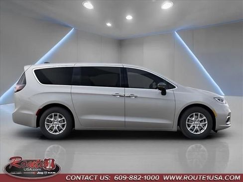 New 2026 Chrysler Pacifica Select FWD image 22