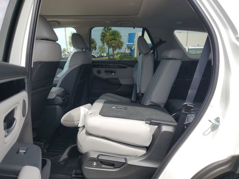 New 2025 Honda Pilot Touring image 10