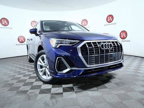 Used 2023 Audi Q3 2.0T Premium Plus w/ Premium Plus Package AWD/4WD image 2