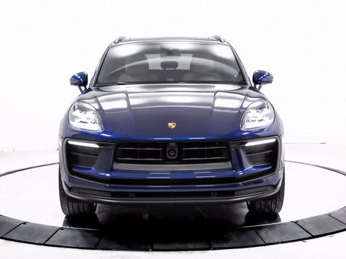 Certified 2025 Porsche Macan image 10