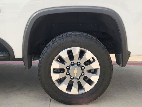Used 2024 Chevrolet Silverado 2500 LT AWD/4WD image 31