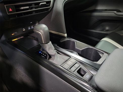 Used 2025 Toyota Camry SE image 21