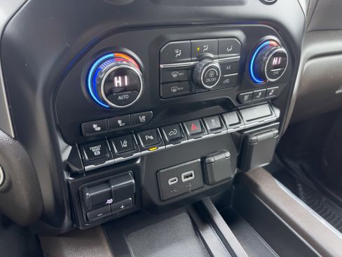 Used 2020 Chevrolet Silverado 2500 LTZ w/ LTZ Premium Package image 32