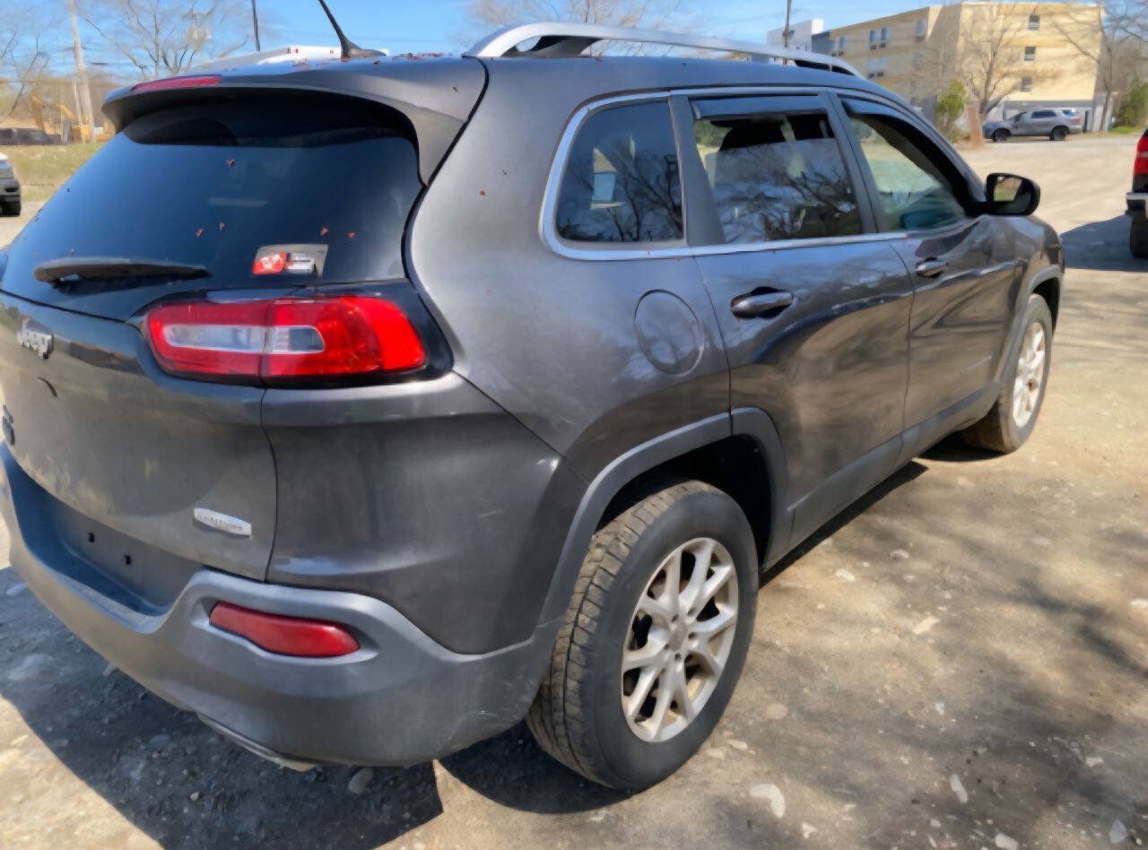 Used 2015 Jeep Cherokee Latitude w/ Cold Weather Group AWD/4WD image 5