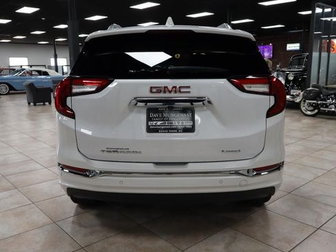 Used 2024 GMC Terrain Denali w/ Denali Premium Package AWD/4WD image 4